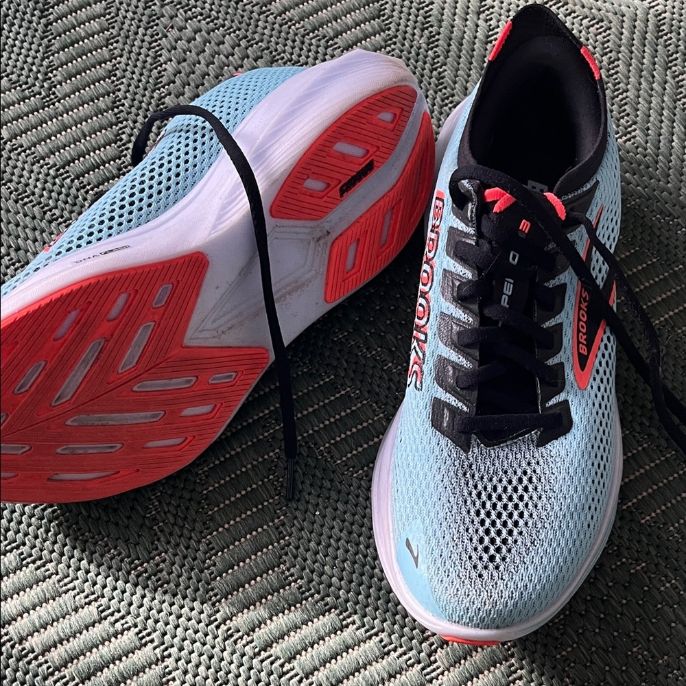 Brooks Hyperion 3 men’s 7.5 Running Sneakers